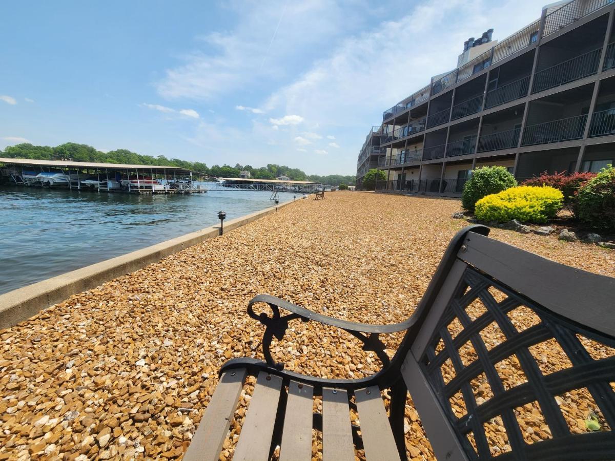 Lakefront Condo With A View Osage Beach Buitenkant foto