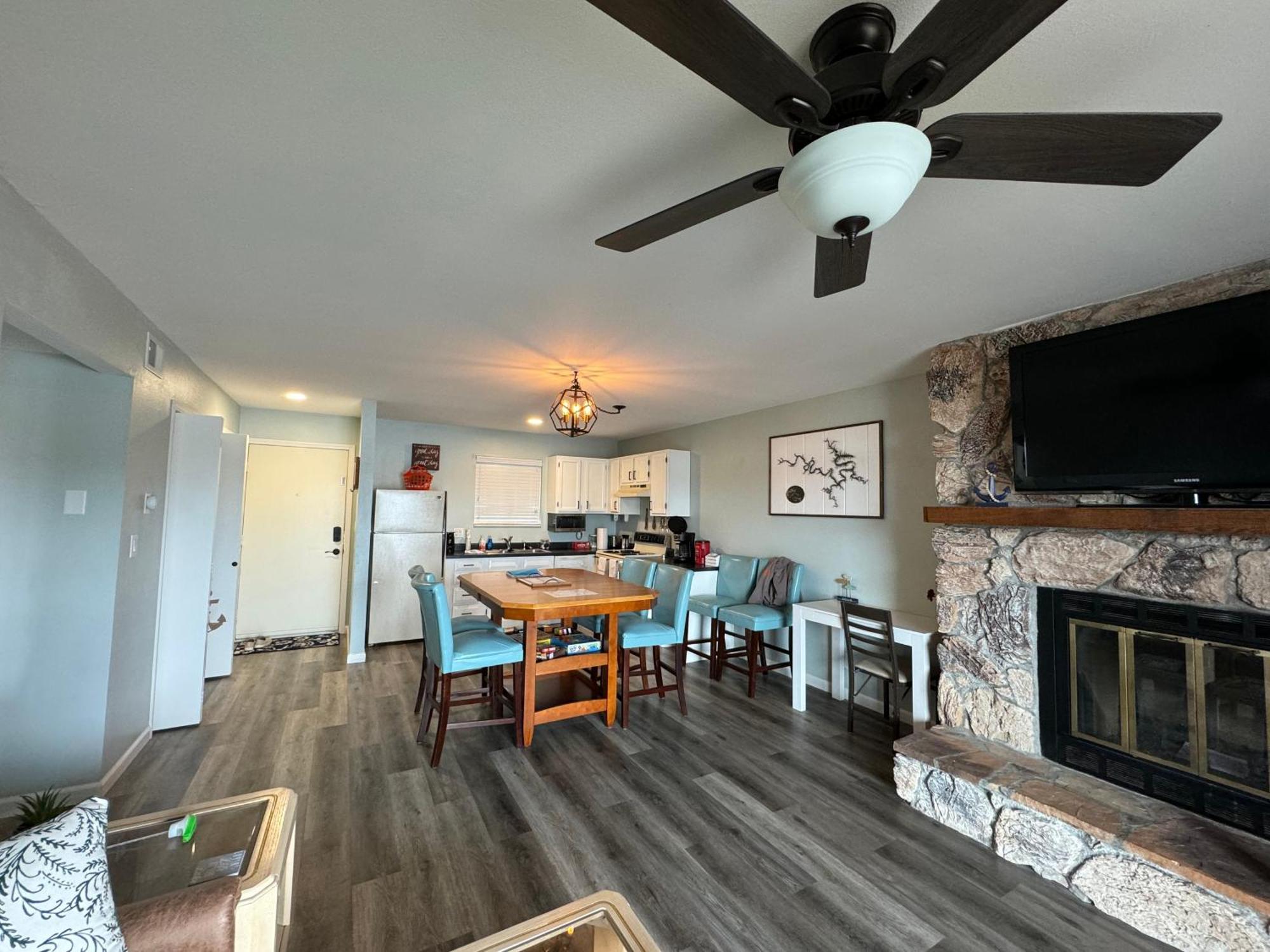 Lakefront Condo With A View Osage Beach Buitenkant foto