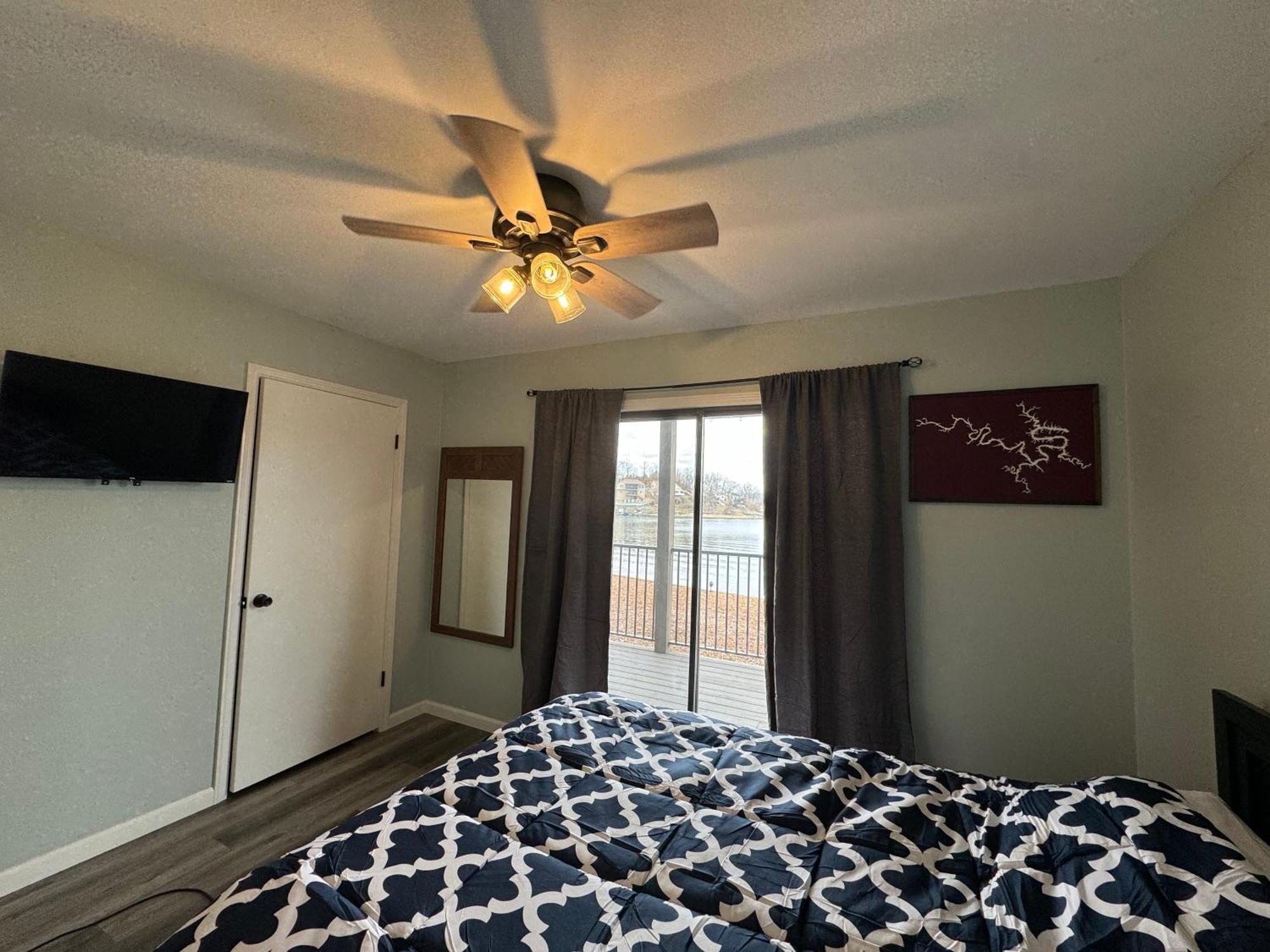 Lakefront Condo With A View Osage Beach Buitenkant foto
